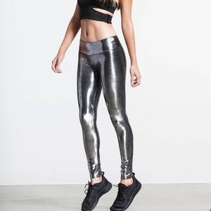 Silver Leatherback leggings by SUKISHUFU